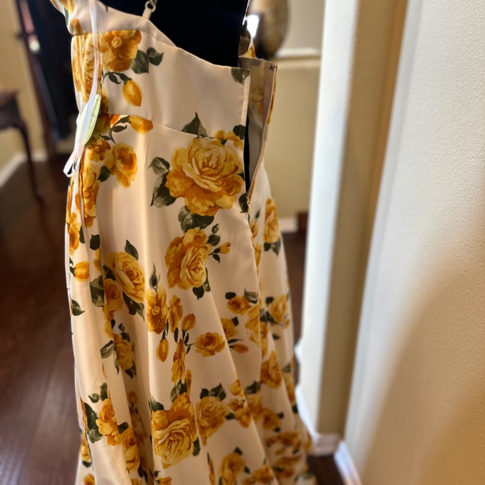 Yellow Roses - Picture 3 of 6